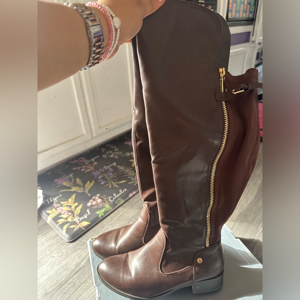 To the knee boots 👢!